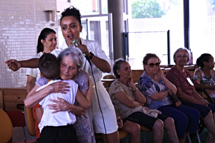 Abraços e troca de carinho