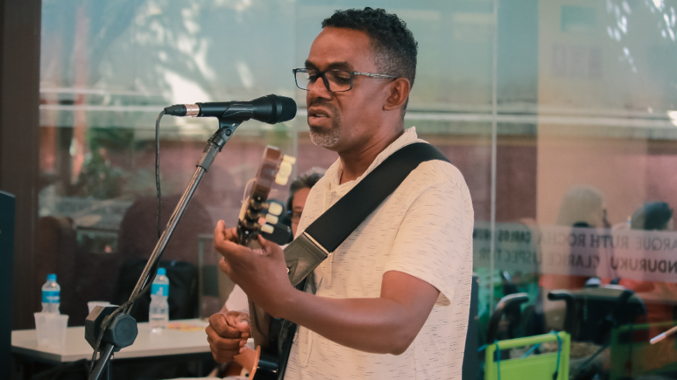Alessandro Machado faz show gratuito no Sesi Ribeirão Preto