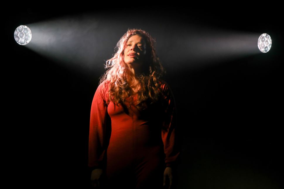 ‘Não Conta Pra Ninguém’ convida a refletir sobre a violência contra a mulher