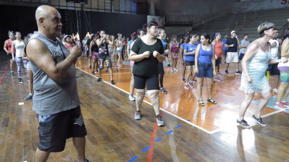 AULAS TEMATIZADAS DO SESI ACADEMIA ESQUENTAM OS ALUNOS PARA O CARNAVAL 