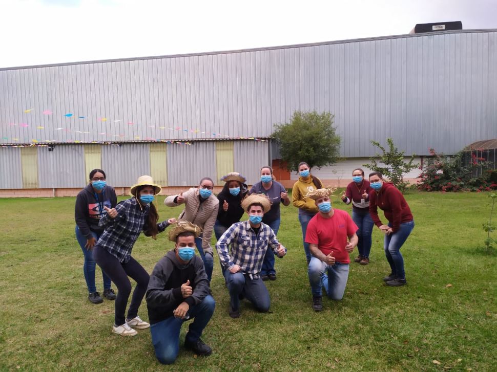 SESI GINÁSTICA NA EMPRESA REALIZA ATIVIDADE TEMÁTICA COM COLABORADORES DA LINHA DE PRODUÇÃO DE EMPRESAS