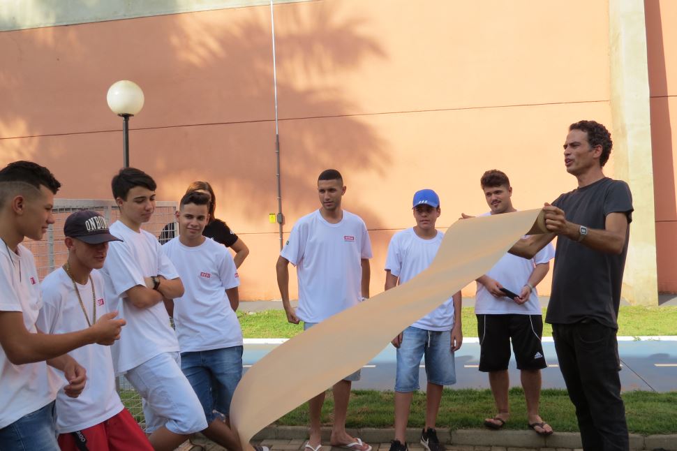 Alunos participam de oficina de Arte Moderna e Contemporânea