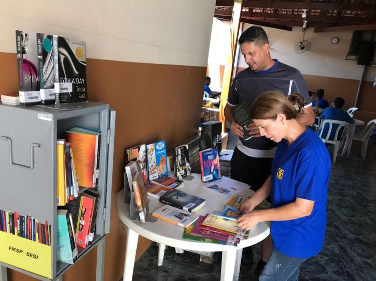 Mediação de leitura e exposição na Cofaco 