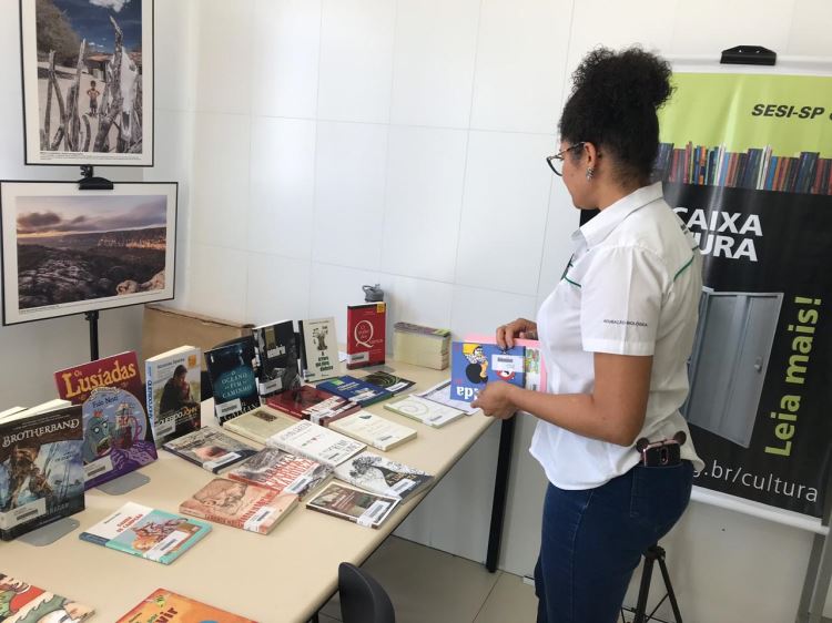 Mediação de leitura e exposição na Microbiol em Limeira 