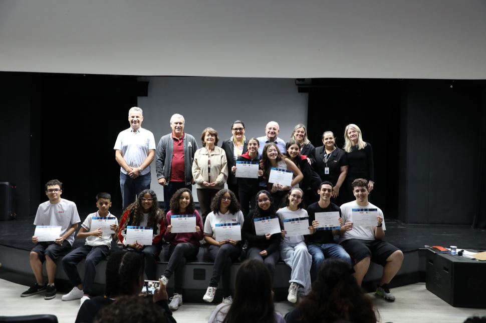 Academia Santista de Letras realiza concurso literário entre estudantes do Sesi Santos 