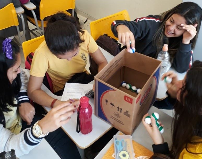 Dinâmica sobre o equilíbrio químico com alunos da escola SESI São Bernardo do Campo