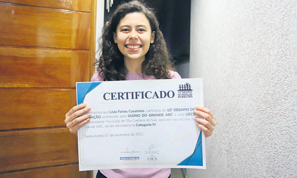 Estudante do Sesi São Bernardo vence 15ª edição do Desafio de Redação e ganha bolsa de estudos para estudar em universidade 