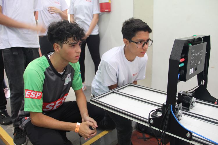 f1 in schools