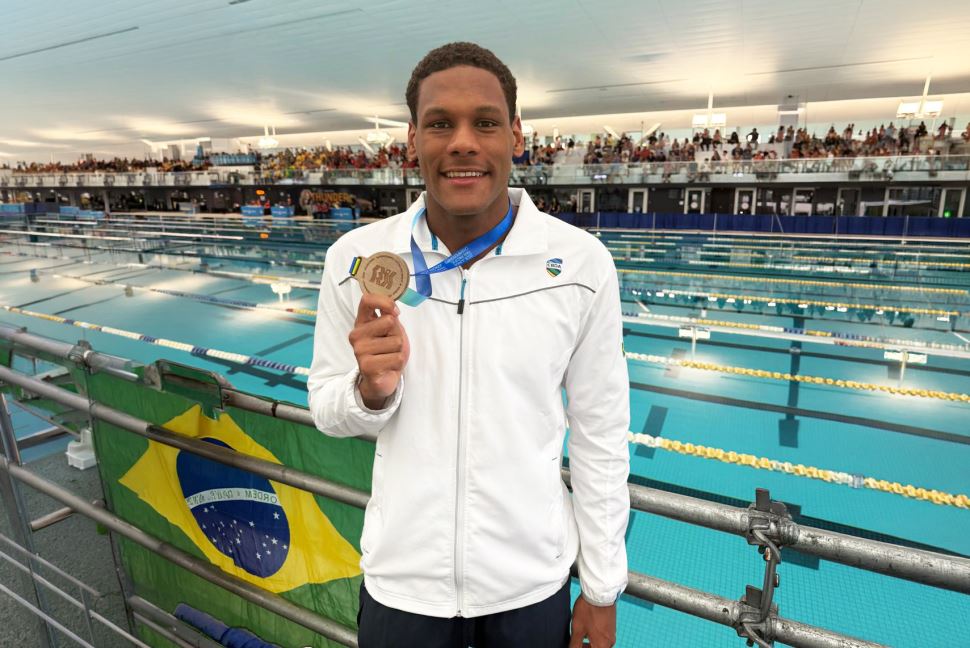 Kauã Carvalho conquista três medalhas no Pan-Pacífico Junior e reforça formação de atletas do SESI-SP 