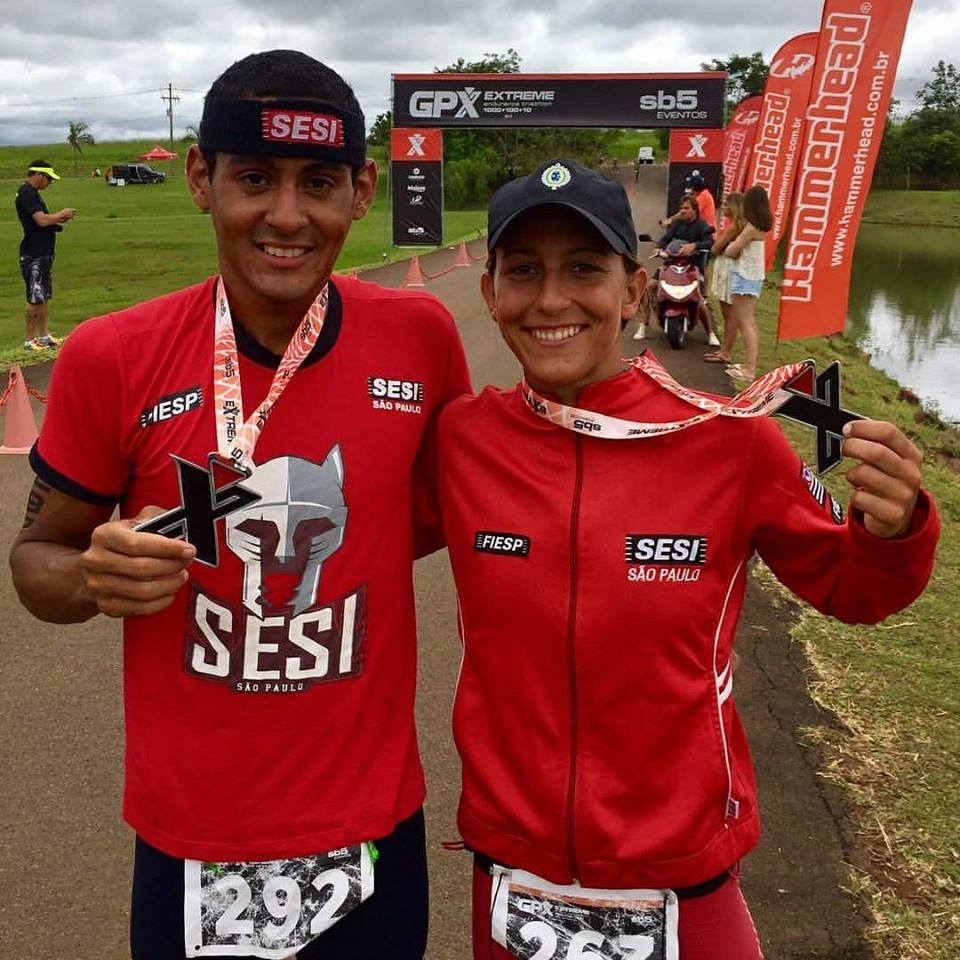 Os campeões do GP Damha de sprint triathlon, Manoel Messias e Luisa Baptista