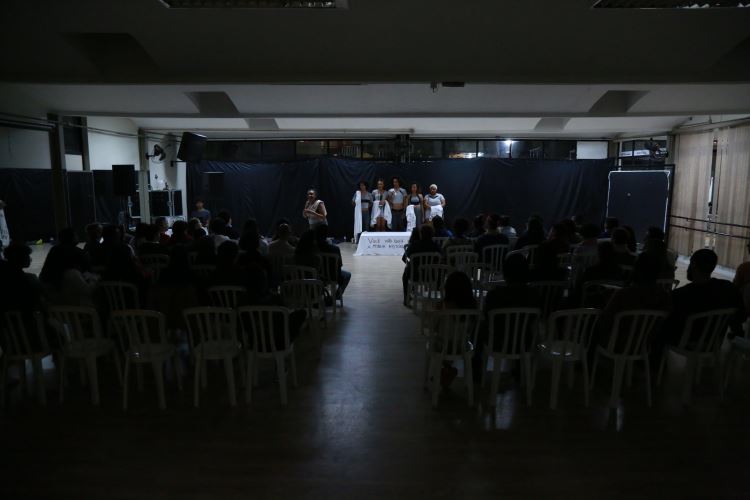 Espetáculo Húmus: Corpos Invisíveis