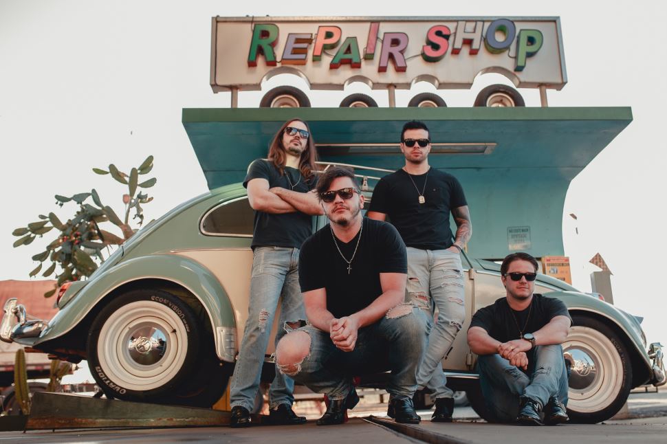 Vinock apresenta o show Travel In Rock