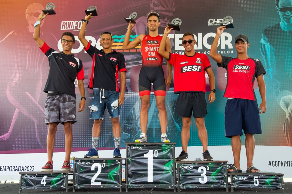 Equipe Sesi Triathlon garante pódio em competições no Brasil e no Chile