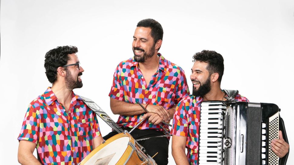 SESI São Carlos recebe os músicos nordestinos Trio Dona Zefa