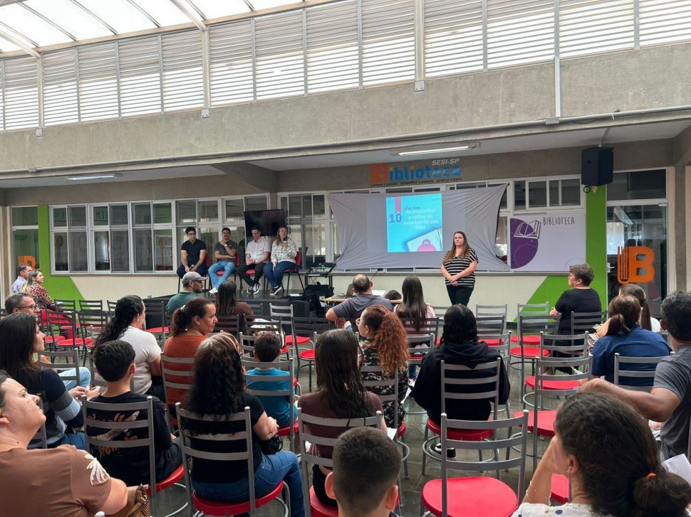 Escola SESI Itamaraty promove bate-papo com ex-alunos sobre projeto de vida e trajetória acadêmica