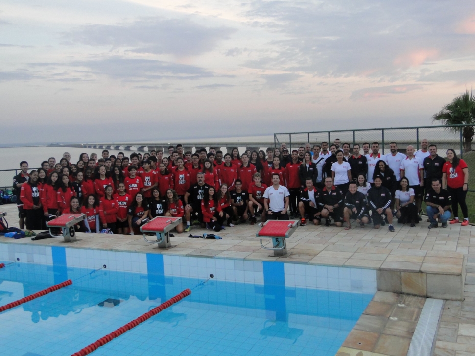 Equipe do SESI de Rio Preto participa de pré-temporada infantil e juvenil de natação no SESI de Presidente Epitácio