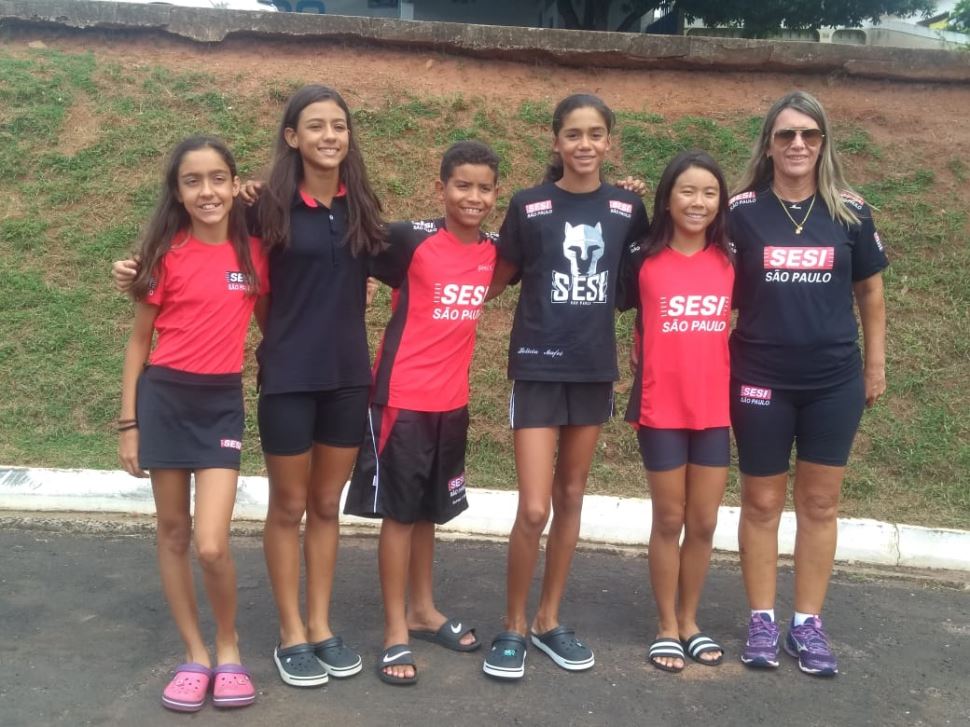 Atletas de natação do SESI São José do Rio Preto participam de Campeonato Paulista Petiz de Verão, em Bauru