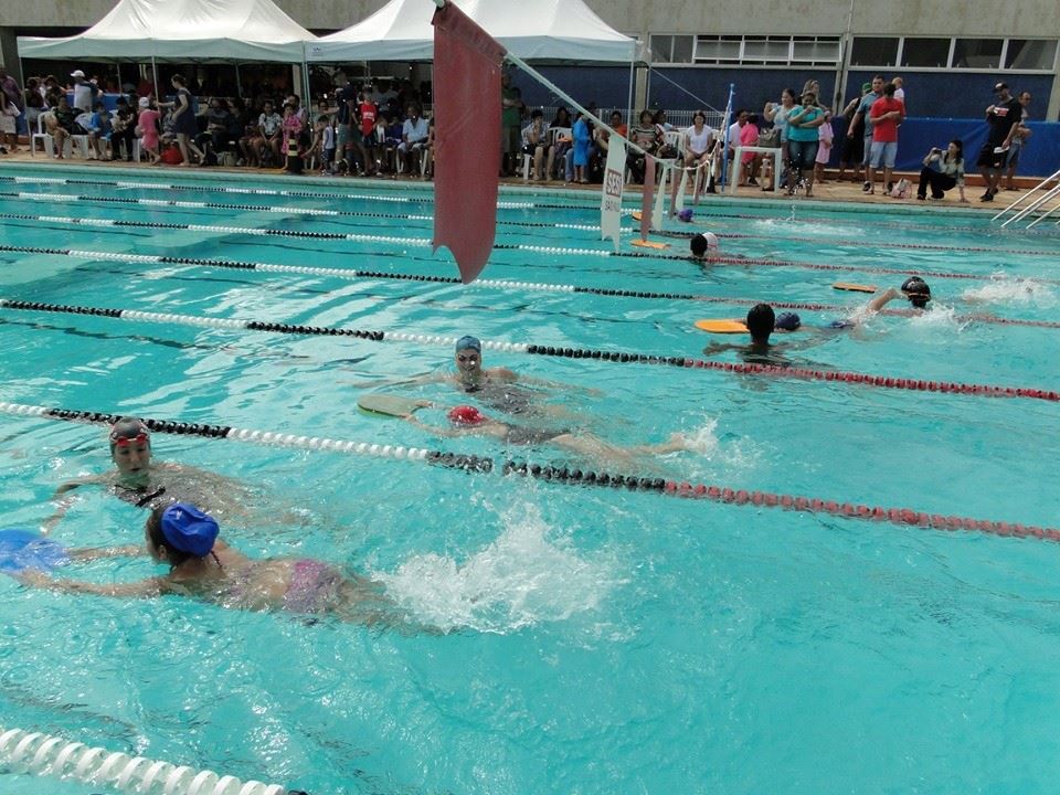 Festival de natação reúne cerca de 700 pessoas no SESI São José do Rio Preto