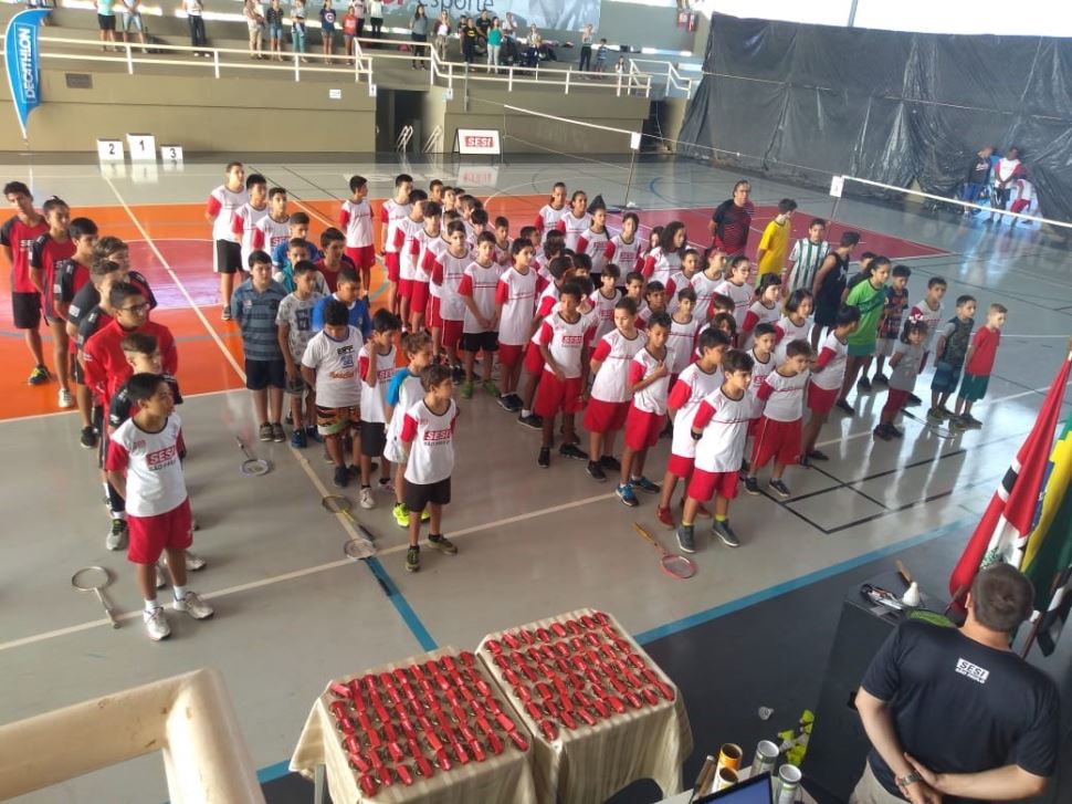 I Festival de Badminton Solidário reúne quase 100 atletas e alunos no SESI São José do Rio Preto