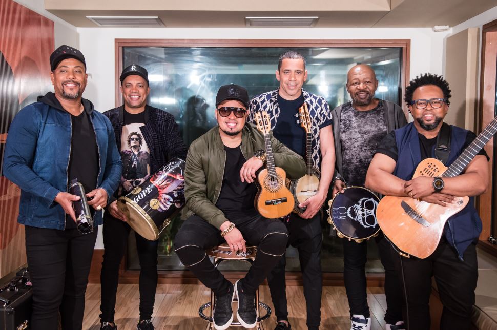 Grupo Revelação relembra clássicos do samba no SESI São José do Rio Preto