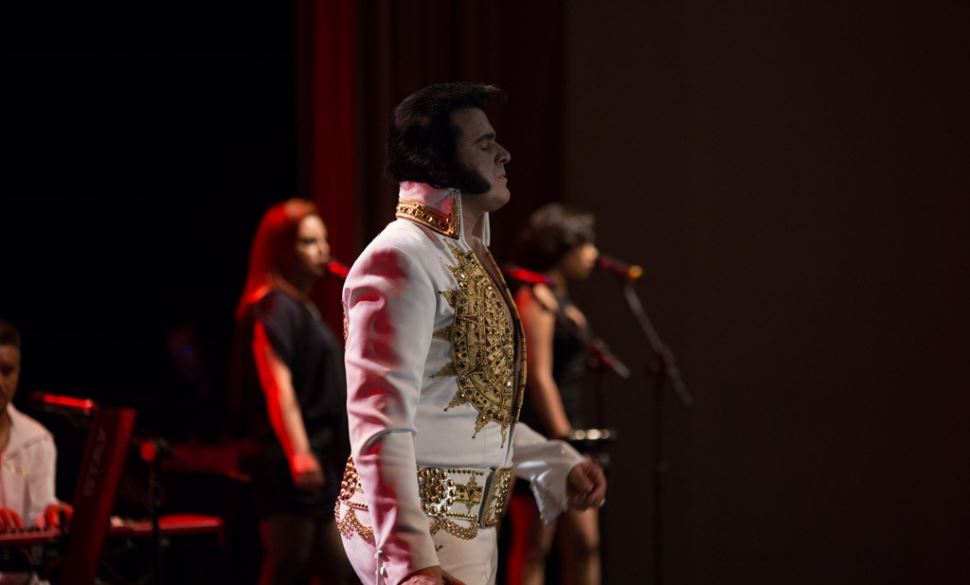 Tributo a Elvis Presley marca retorno das atividades culturais no Teatro do Sesi São José do Rio Preto