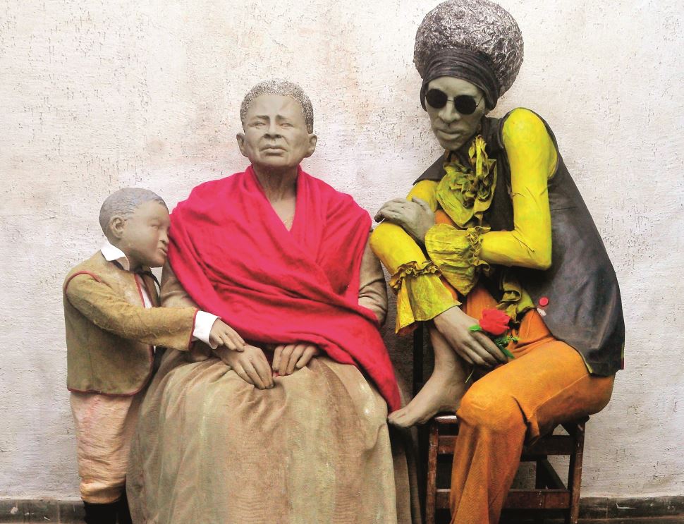 MySelfie: instalação com 23 esculturas que propõe uma grande selfie com personagens de épocas distintas chega ao Sesi Rio Preto