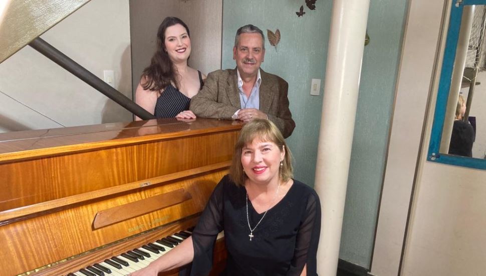 Trio promove a música romântica alemã em concerto de duas vozes e piano
