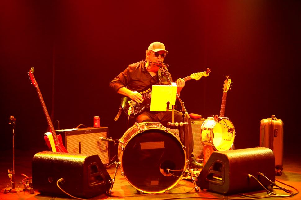 Vasco Faé celebra 30 anos de carreira em show no Sesi Rio Preto