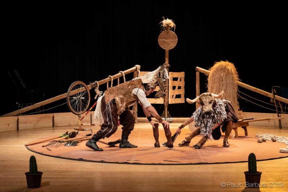 Espetáculo circense 'Rústico' no Teatro do Sesi Rio Preto