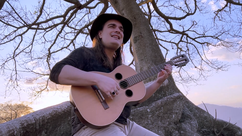 Anderson Martins apresenta sua ‘Viola Mineira’ em show no Sesi Rio Preto