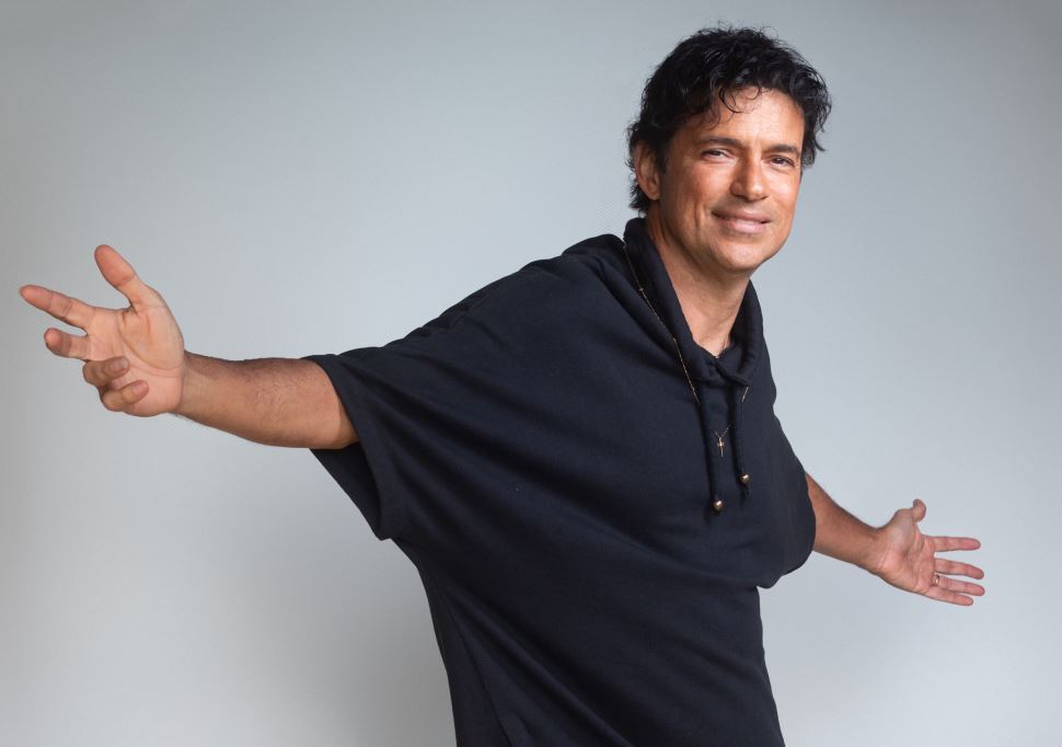 Jorge Vercillo celebra 30 anos de carreira com show gratuito no SESI Rio Preto