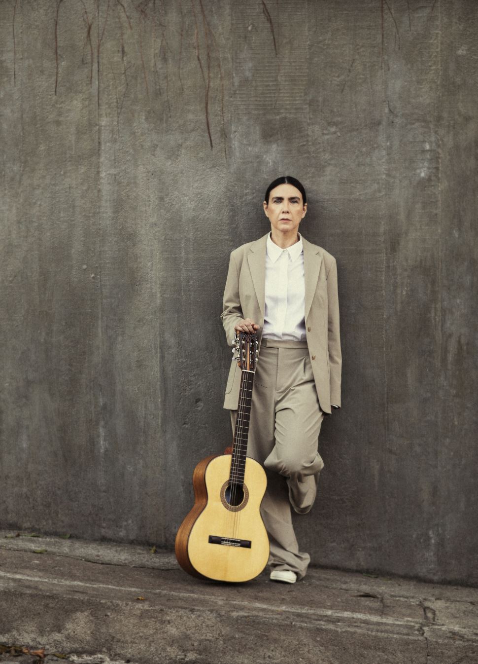 Centro Cultural Sesi São José do Rio Preto recebe Adriana Calcanhotto para o show “Voz e Violão”