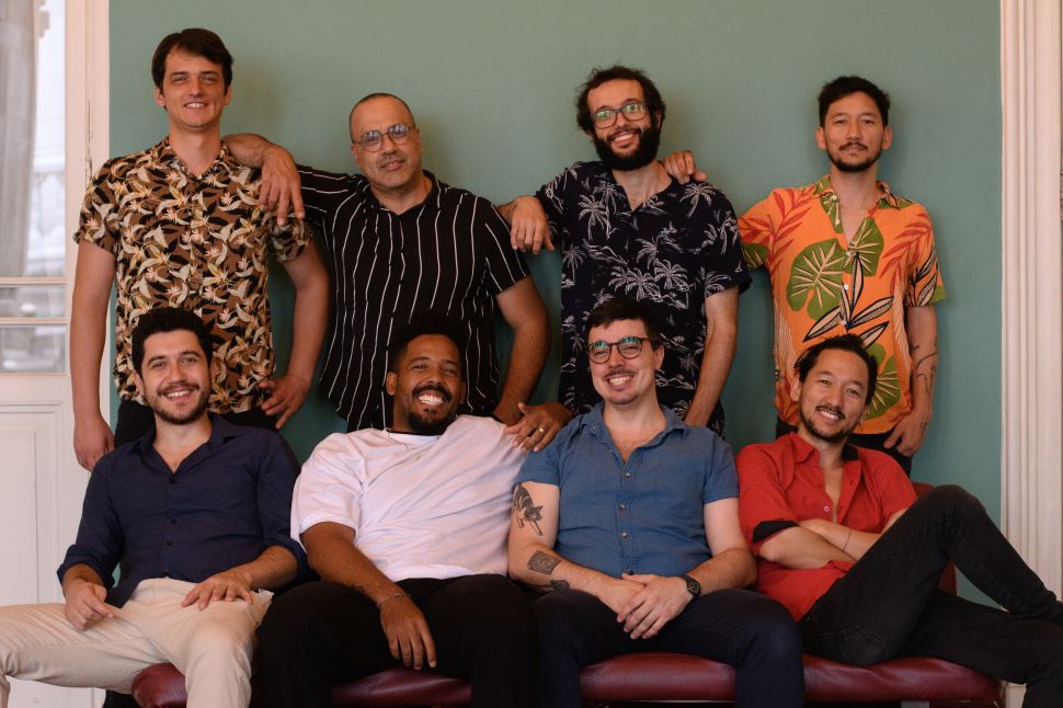 A Banda Quimbará traz show de música latina para o Sesi Rio Preto