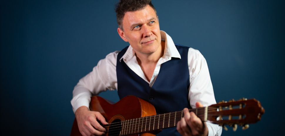 João Suplicy canta Chico Buarque no Centro Cultural Sesi São José do Rio Preto