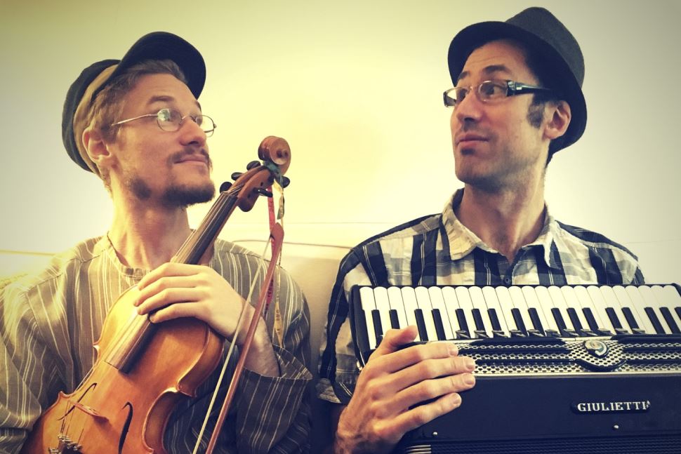 Duo Foliarco se apresenta no Sesi Sert&#xE3;ozinho com muita m&#xFA;sica junina