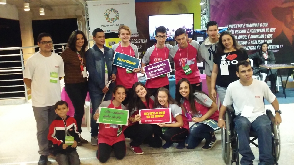 ALUNOS DO PROGRAMA MEU NOVO MUNDO PARTICIPAM DA FEIRA DE ENGENHARIA NA FACENS