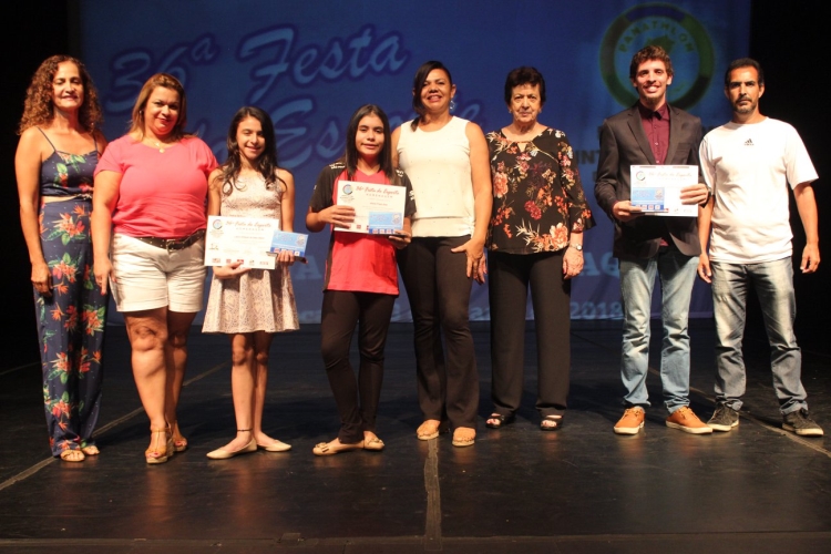 Ao Centro: Alanis Prado Silva e Profa. Sandra Branga - Ginástica Artística