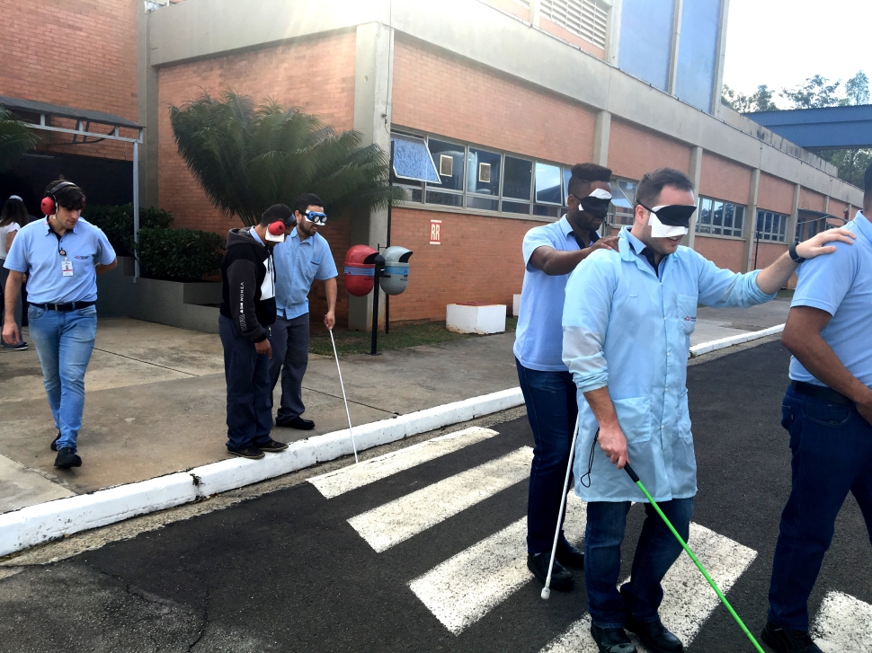 SESI Sorocaba leva temas de saúde e inclusão na Sipat da Furukawa