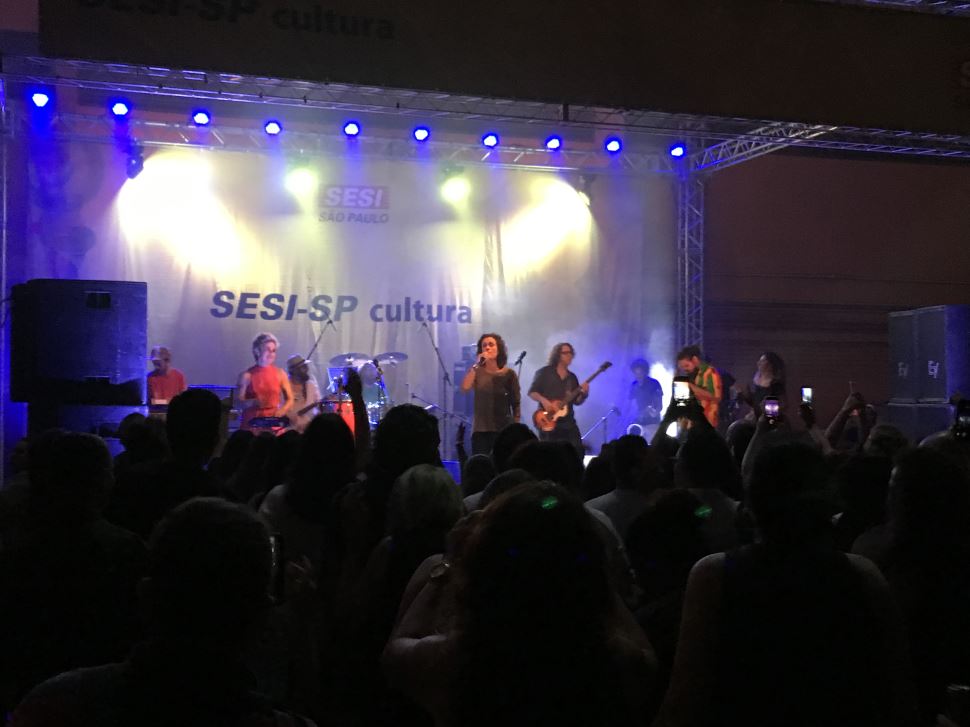 Dada Yute com as convidadas  Lan Lanh e Zélia Ducan apresentam sucessos interpretados por Cássia Eller