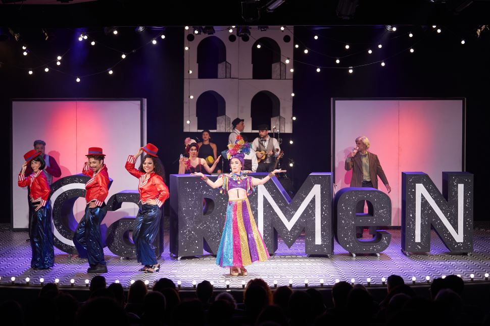 ‘Carmen, a Grande Pequena Notável’ chega ao palco do Teatro SESI Sorocaba 