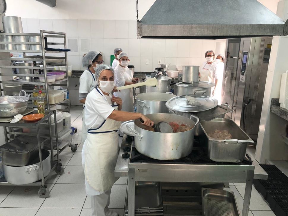 Unidades do SESI no Grande ABC estendem para o mês de junho a produção de refeições gratuitas para comunidades carentes 