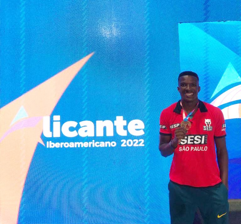 Velocistas do Sesi-SP medalham no Ibero-Americano de Atletismo