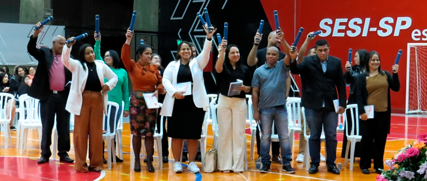 Primeira turma de alunos da Nova EJA se forma no SESI Sumaré