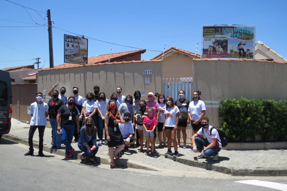 Alunos do SESI desenvolvem prótese para cão com paralisia.