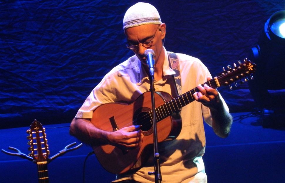 Zeca Collares canta os clássicos da dupla Pena Branca e Xavantinho no Sesi Votorantim