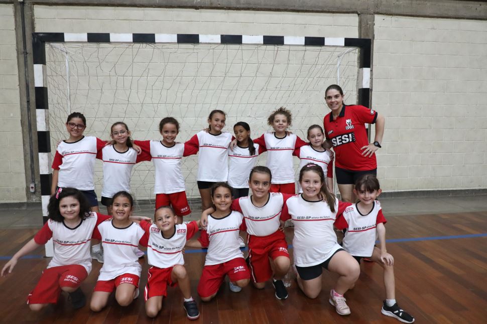 SESI Votorantim abre inscrições para aulas gratuitas de Handebol Feminino no Programa SESI Esporte 