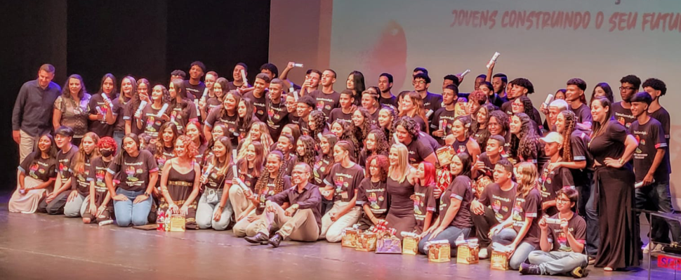 Alunos do Projeto TransformAção concluem módulo 1 do curso e encerram o ano com cerimônia