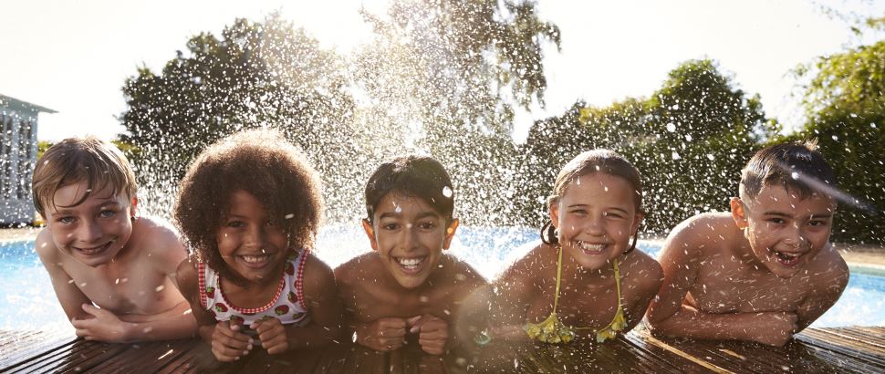 Aproveite nossa piscina também aos domingos