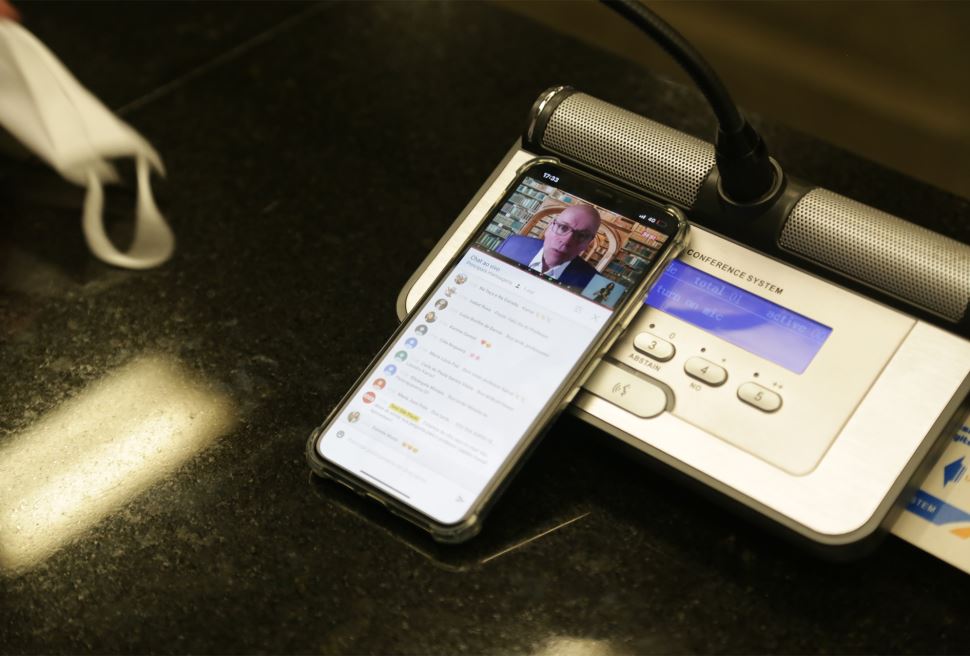 "Só o professor é universal", afirma Leandro Karnal em live especial do Dia do Professor