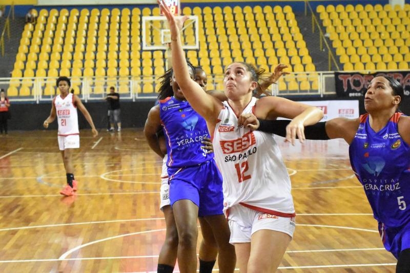 Sesi Araraquara Basquete brilha em quadra e quebra invencibilidade do Vera Cruz pelo Paulista